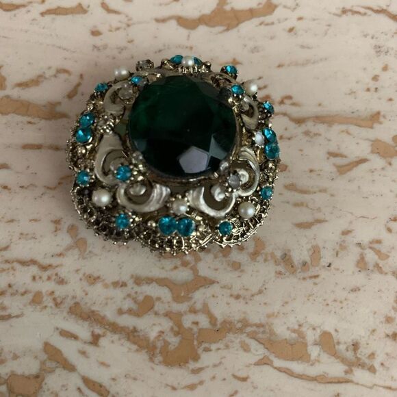 Green brooch  - Picture 4 of 8